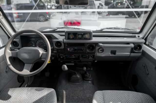 Toyota Land Cruiser (1998) thumbnail 4