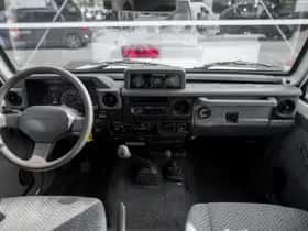Toyota Land Cruiser (1998) thumbnail 4