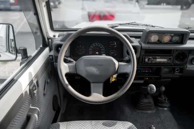 Toyota Land Cruiser (1998) thumbnail 5