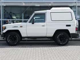 Toyota Land Cruiser (1998) thumbnail 9