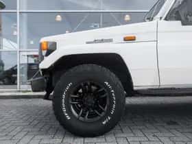 Toyota Land Cruiser (1998) thumbnail 10
