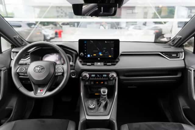 Toyota RAV4 (2025) thumbnail 4