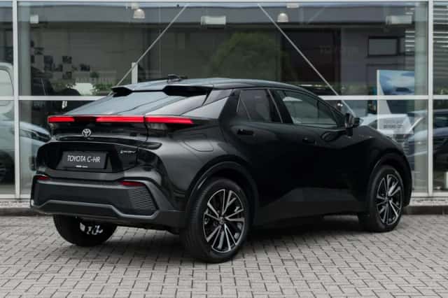 Toyota C-HR (2026) thumbnail 2