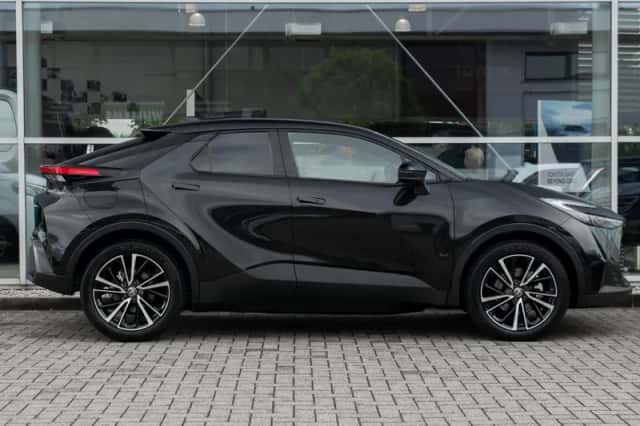 Toyota C-HR (2026) thumbnail 3