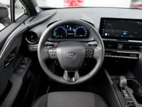 Toyota C-HR (2026) thumbnail 5