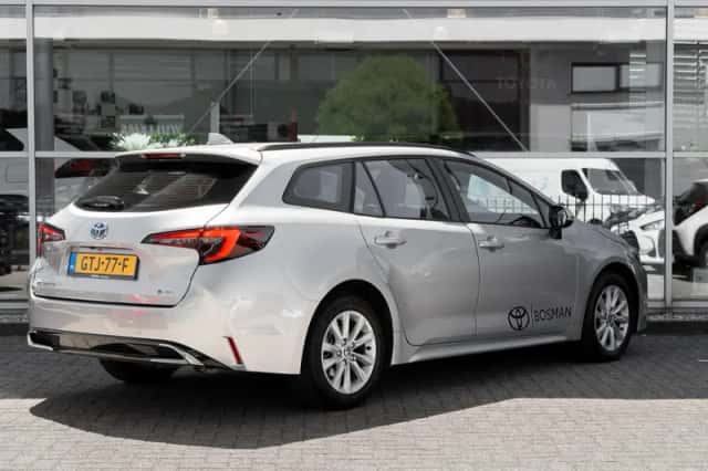 Toyota Corolla (2024) thumbnail 2