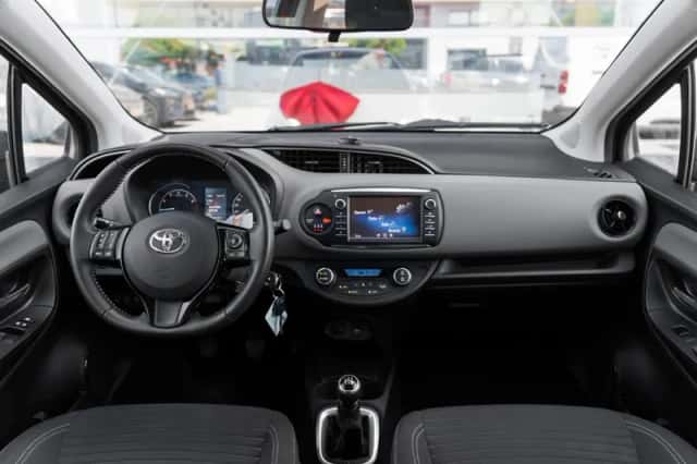 Toyota Yaris (2017) thumbnail 4