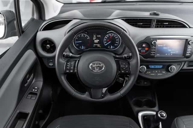 Toyota Yaris (2017) thumbnail 5