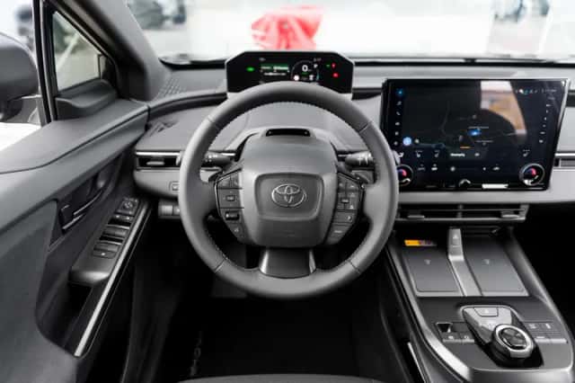 Toyota C-HR+ (2026) thumbnail 5