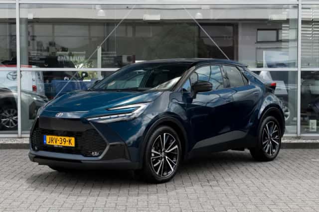 Toyota C-HR (2025) thumbnail 1