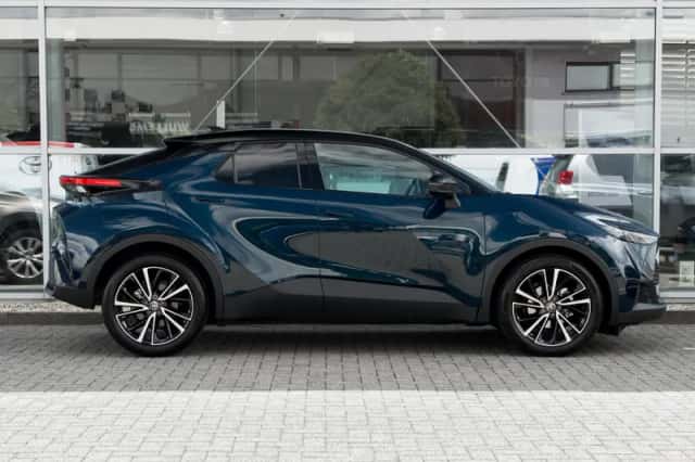 Toyota C-HR (2025) thumbnail 3