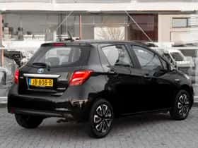 Toyota Yaris (2016) thumbnail 2