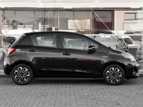 Toyota Yaris (2016) thumbnail 3