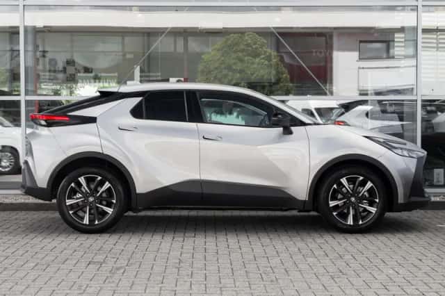 Toyota C-HR (2026) thumbnail 3