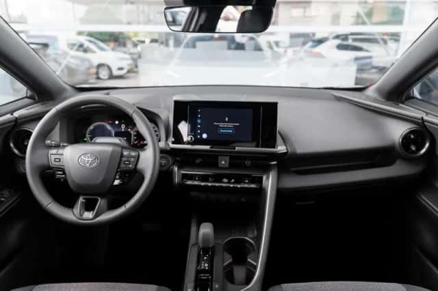 Toyota C-HR (2026) thumbnail 4