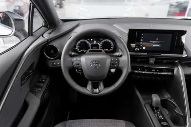Toyota C-HR (2026) thumbnail 5
