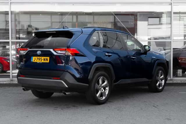Toyota RAV4 (2020) thumbnail 2