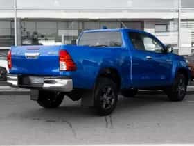 Toyota Hilux (2024) thumbnail 2