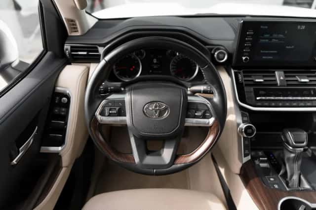 Toyota Land Cruiser (2021) thumbnail 5