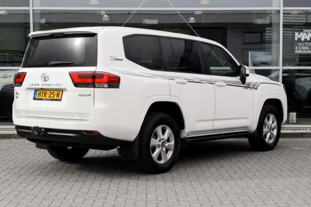 Toyota Land Cruiser (2021) thumbnail 2