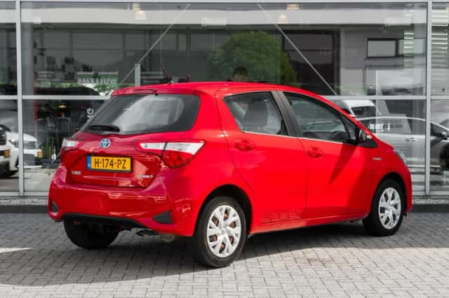 Toyota Yaris (2020) thumbnail 2