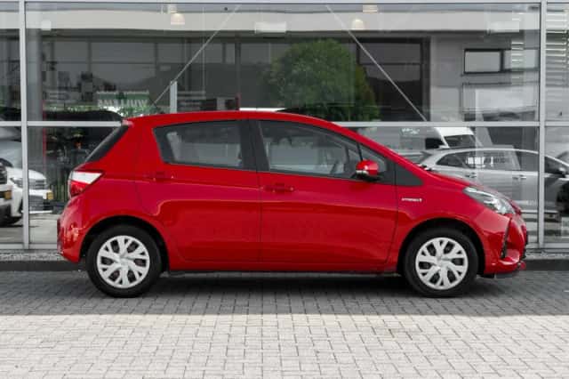 Toyota Yaris (2020) thumbnail 3