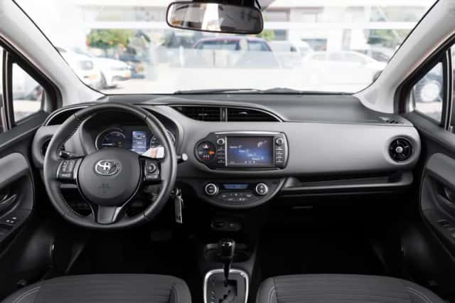 Toyota Yaris (2020) thumbnail 4