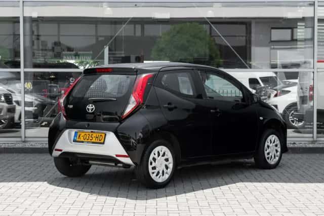 Toyota Aygo (2020) thumbnail 2
