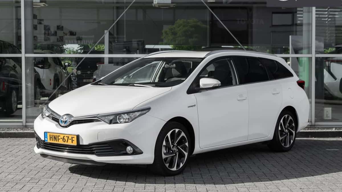Toyota Auris (2016) — foto 1
