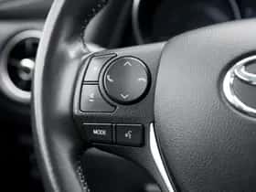 Toyota Auris (2016) thumbnail 15