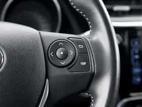 Toyota Auris (2016) thumbnail 16