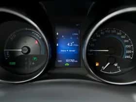Toyota Auris (2016) thumbnail 17
