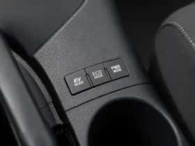 Toyota Auris (2016) thumbnail 19