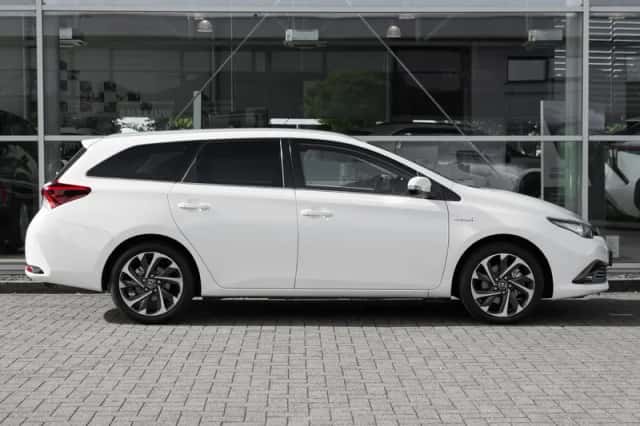 Toyota Auris (2016) thumbnail 3