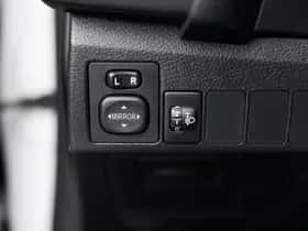 Toyota Auris (2016) thumbnail 30
