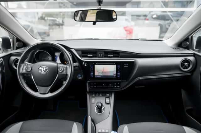 Toyota Auris (2016) thumbnail 4