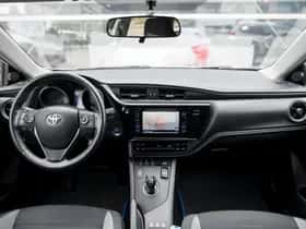 Toyota Auris (2016) thumbnail 4