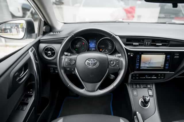 Toyota Auris (2016) thumbnail 5