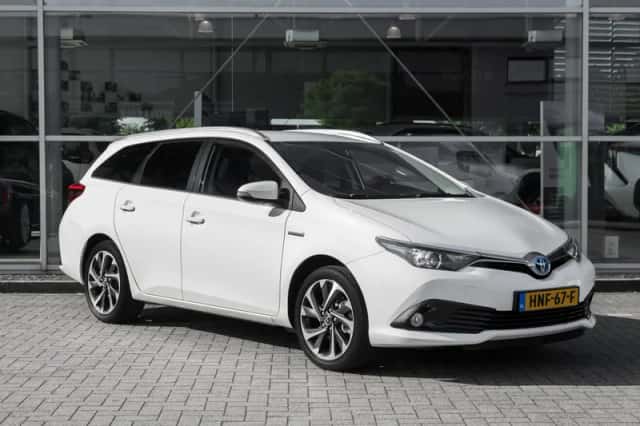 Toyota Auris (2016) thumbnail 6