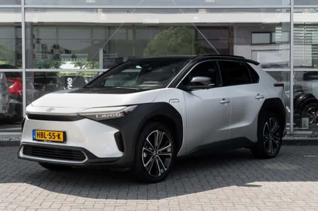 Toyota bZ4X (2025) thumbnail 1