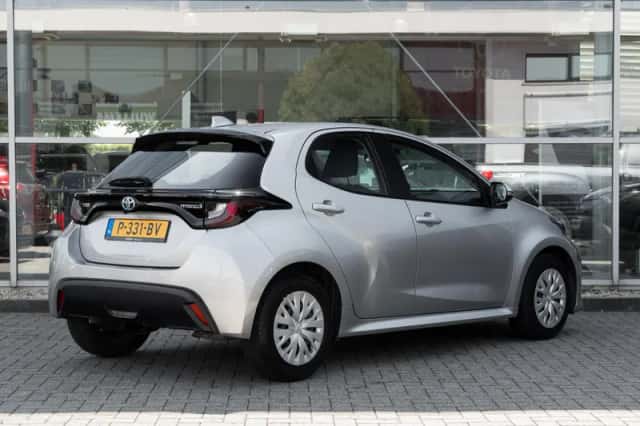 Toyota Yaris (2022) thumbnail 2