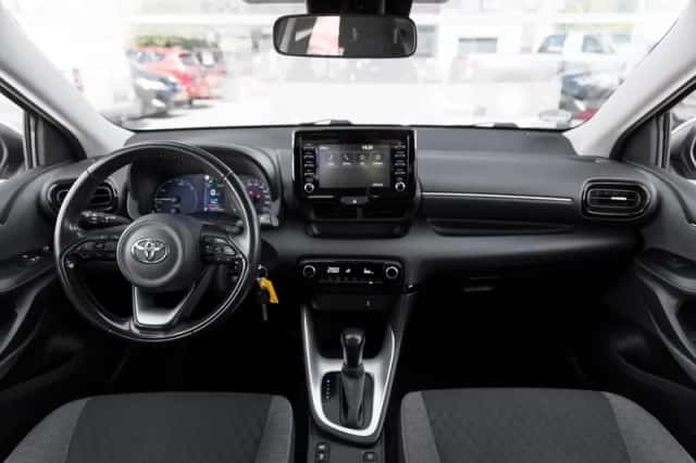 Toyota Yaris (2022) thumbnail 4