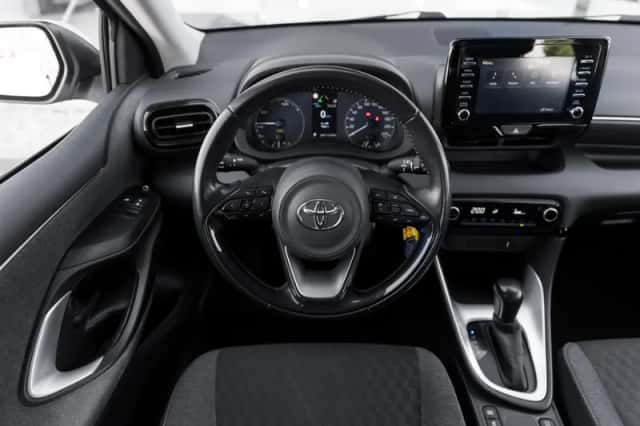 Toyota Yaris (2022) thumbnail 5