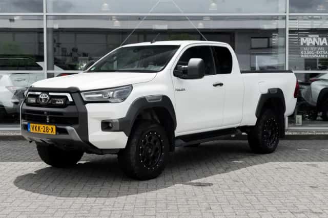 Toyota Hilux (2021) thumbnail 1