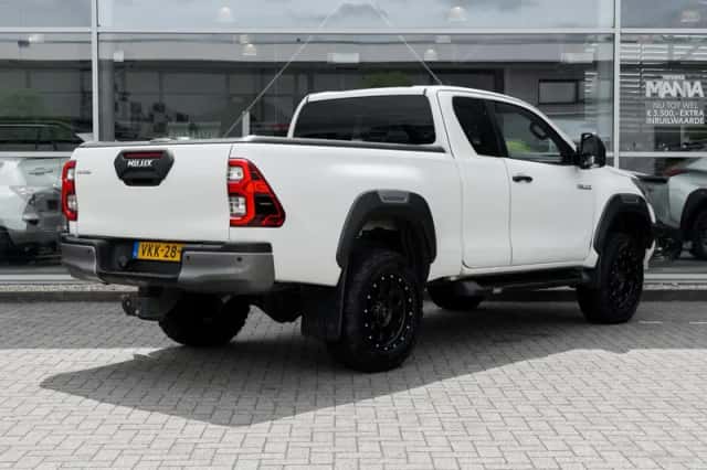 Toyota Hilux (2021) thumbnail 2