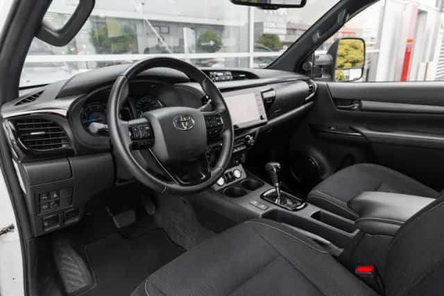 Toyota Hilux (2021) thumbnail 4