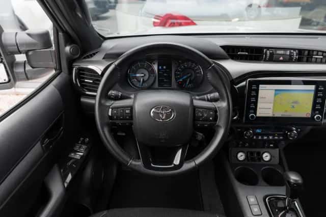 Toyota Hilux (2021) thumbnail 5