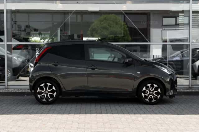 Toyota Aygo (2021) thumbnail 3