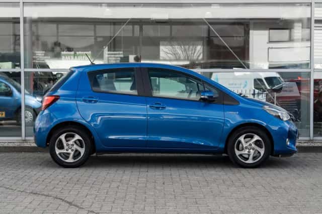 Toyota Yaris (2016) thumbnail 3