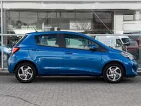 Toyota Yaris (2016) thumbnail 3